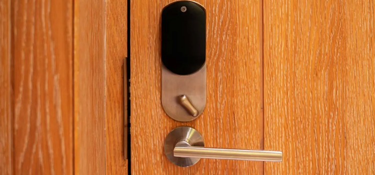 Automatic Locking Door Knob Coto de Caza